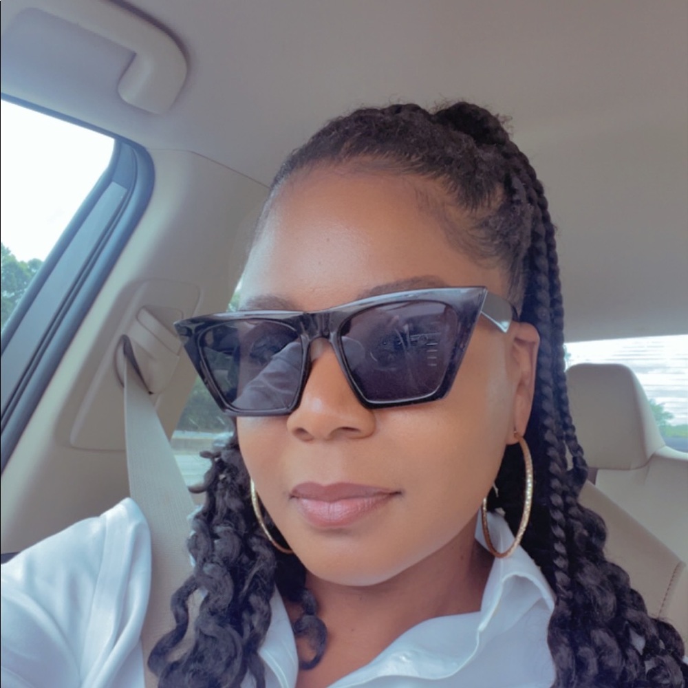 Meet your Posher, Hanifah